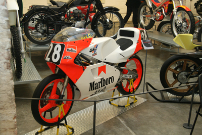 JJ. Cobas amb la que Álex Crivillé va acosngeguir al 1989 el Campinat del  Móm de 125cc.